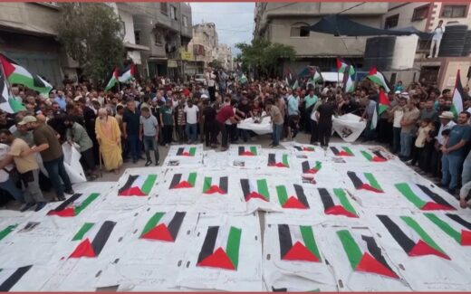 Em Gaza, famílias enterram restos de vítimas de ataque de 2023