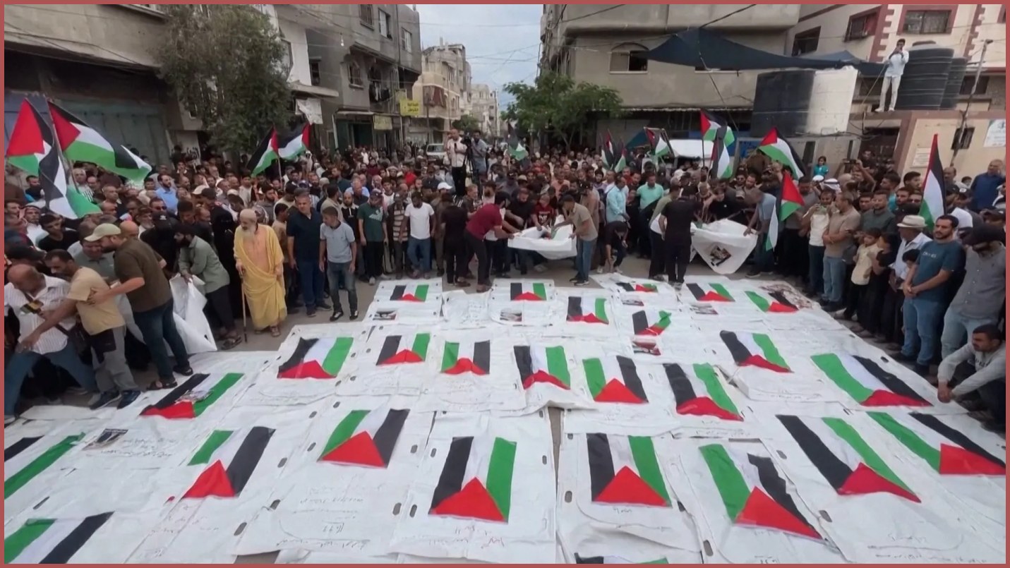 Em Gaza, famílias enterram restos de vítimas de ataque de 2023