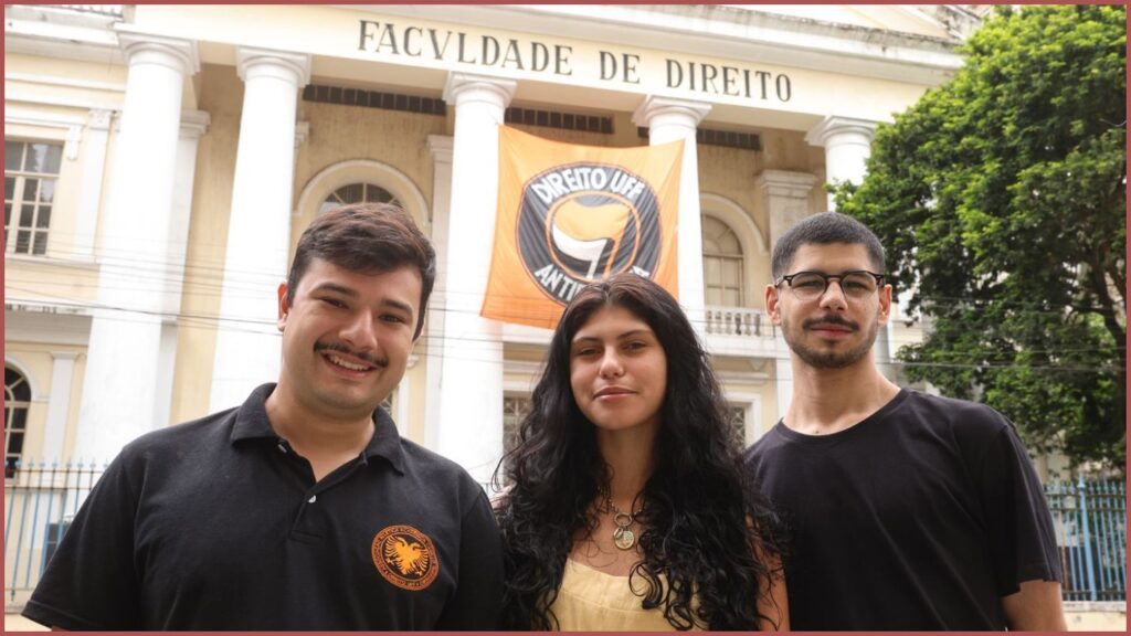 Ato na UFF impulsionou mobilização estudantil após 1º turno Ato na UFF impulsionou mobilização estudantil após 1º turno