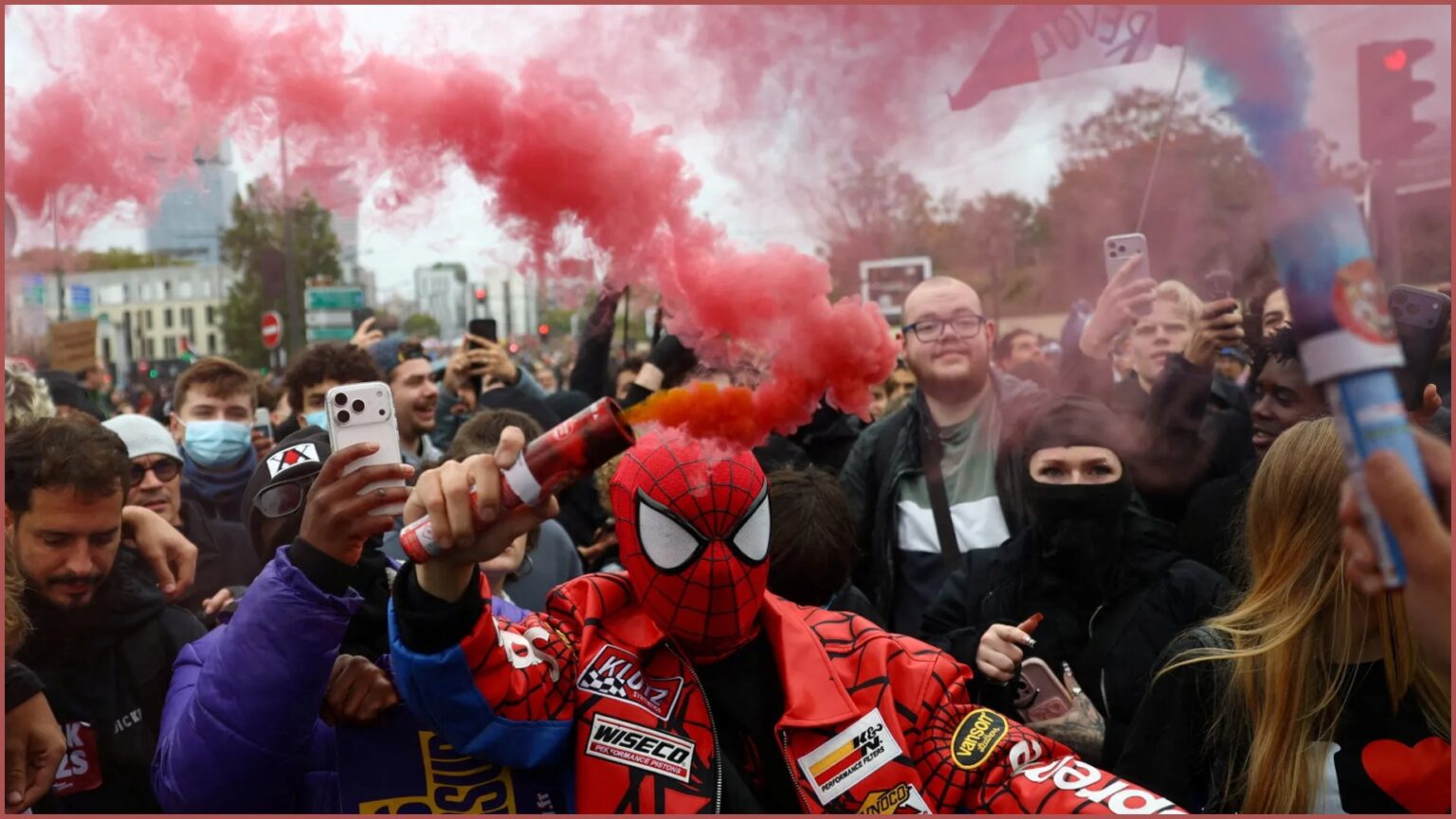 Confrontos marcam protestos contra custo de vida na França Confrontos marcam protestos contra custo de vida na França