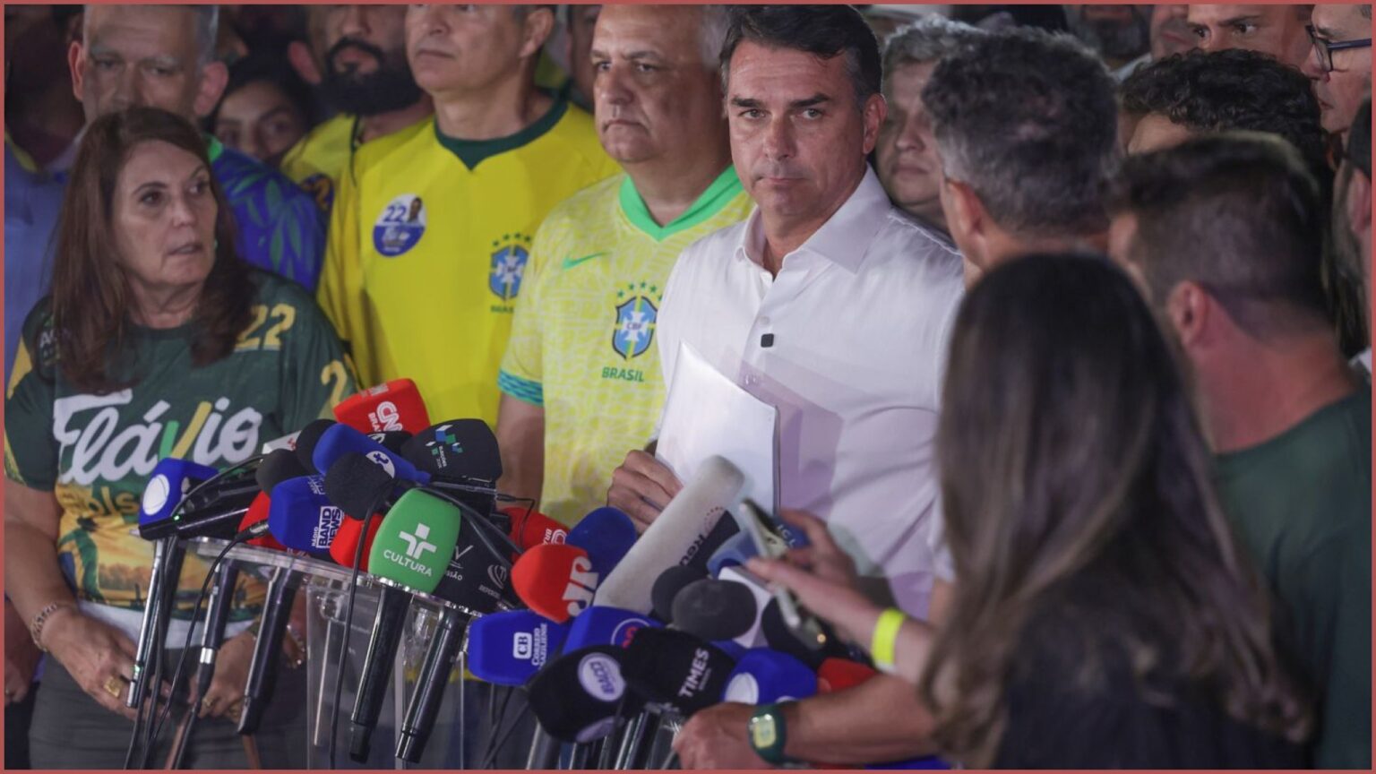 Moraes proíbe Flávio Bolsonaro de deixar o Brasil