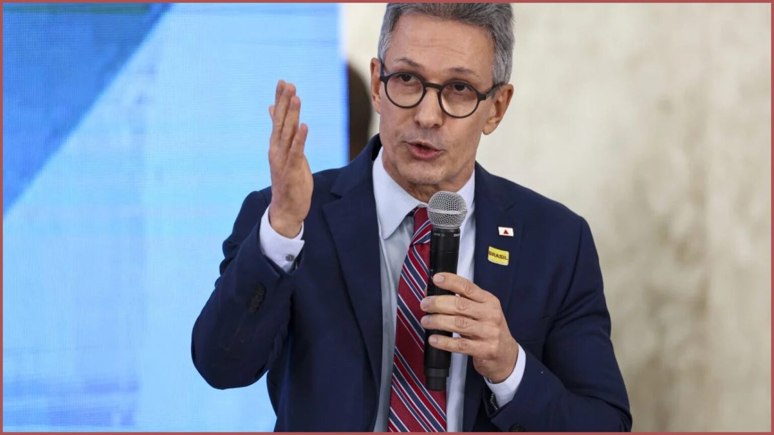MPE pede responsabilização criminal de Romeu Zema por celular na urna